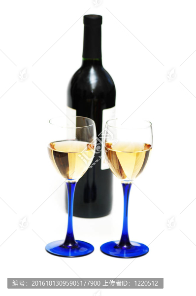 兩杯酒和酒瓶隔上白色