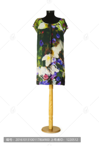 白色背景下的女性服裝