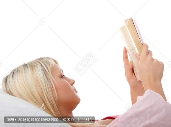 快樂金發(fā)白人婦女讀書