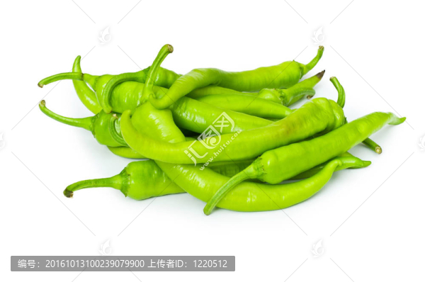 白色背景上的青椒