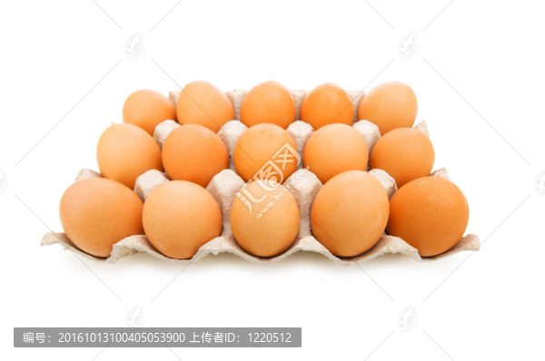 紙箱里有許多雞蛋是白色的