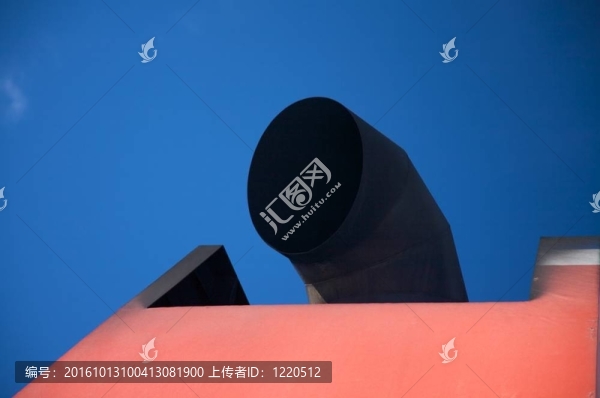 黑煙囪的船