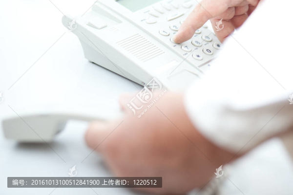 高級醫(yī)生/研究人員打電話