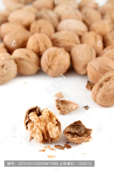 裂開的核桃
