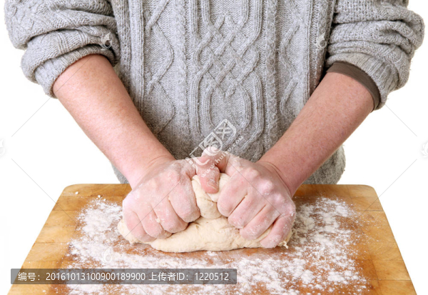 制作面包揉面