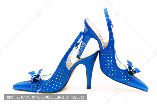 白色背景下的女性鞋