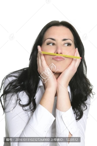 黑發(fā)女人想用鉛筆