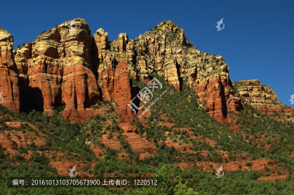 砂巖紅色風(fēng)景自然景觀；美國