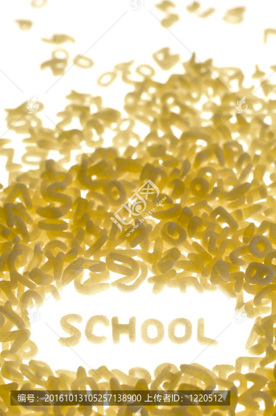 學(xué)校由糕點(diǎn)字母在白色背景