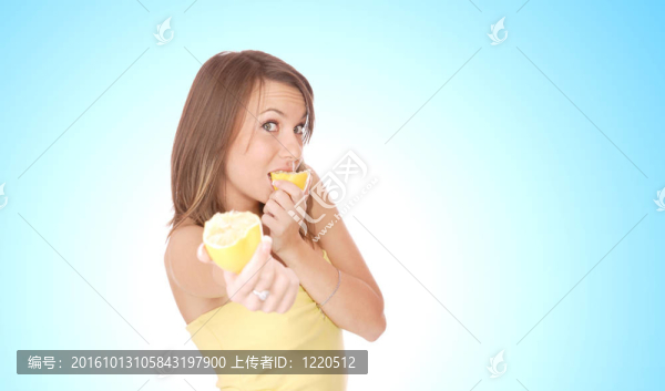 漂亮的女人和橙色