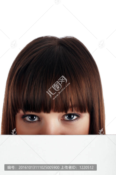 歡快的迷人黑發(fā)女深藍色的毛衣
