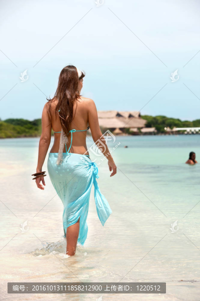 海灘上的女人