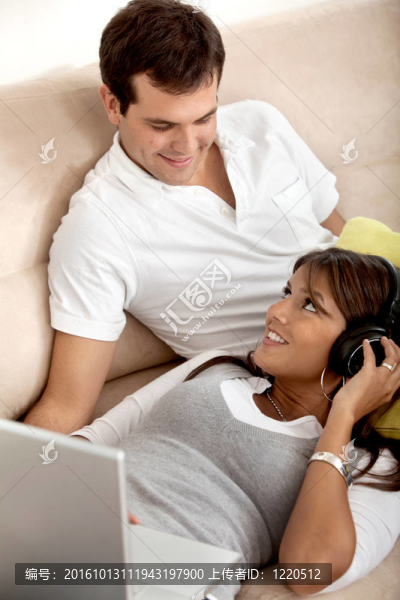 夫妻在家