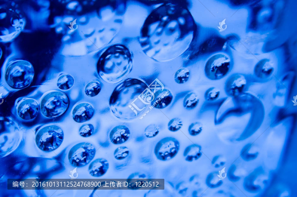 水上的泡沫