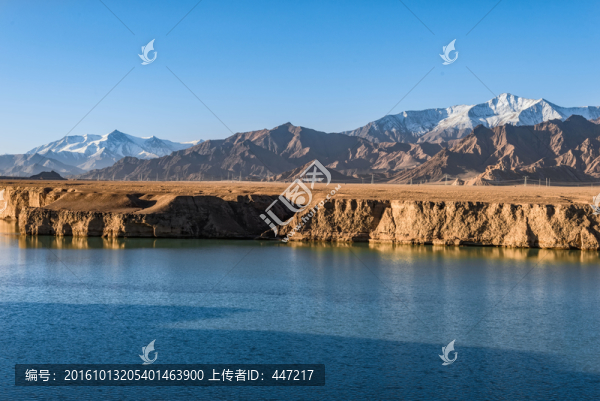 格爾木昆侖山湖泊