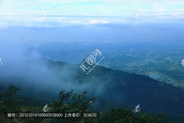羅浮山遠(yuǎn)眺