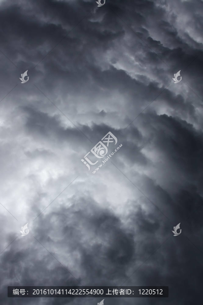 劇烈的暴風(fēng)雨的天空