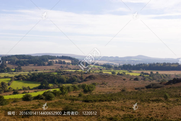 在布列塔尼的一個(gè)小的山景