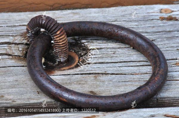 舊生銹的系泊環(huán)