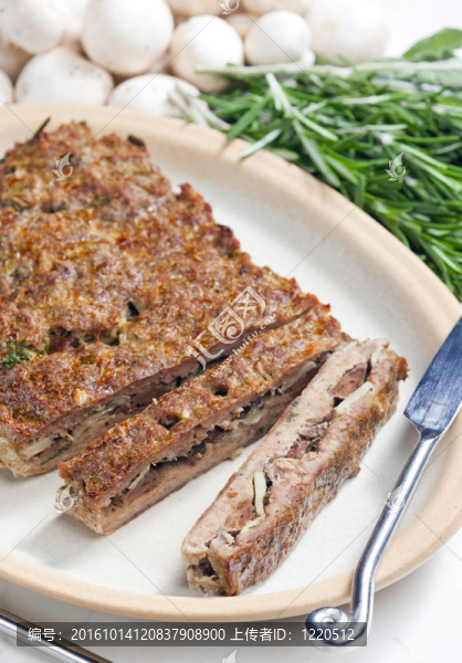 碎牛肉哈希充滿香草和香草