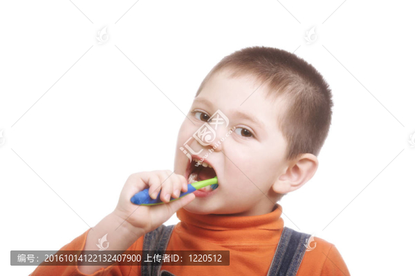 孩子刷牙