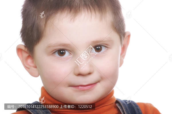 可愛(ài)的男孩在橙色
