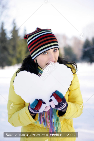 女孩被咬的雪白的心