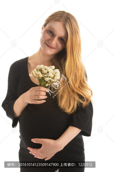 懷孕女孩的微笑