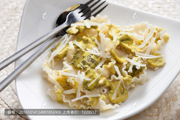 雞肉和咖喱意大利面