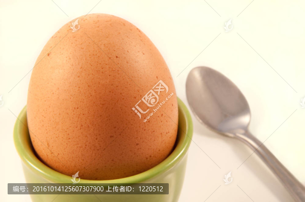 煮雞蛋晚餐。