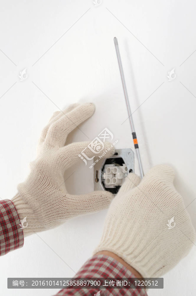 安裝電箱的人