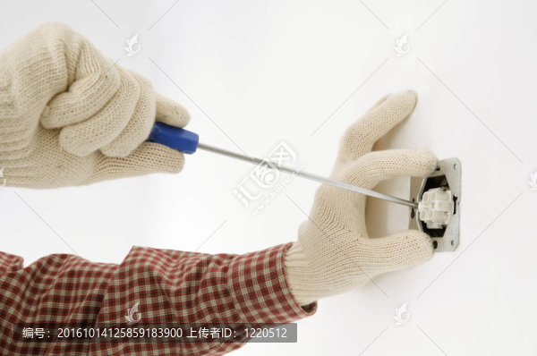 安裝電箱的人