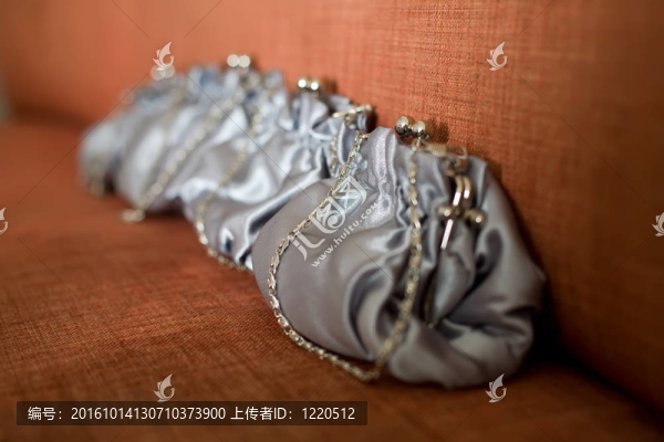 銀色手袋