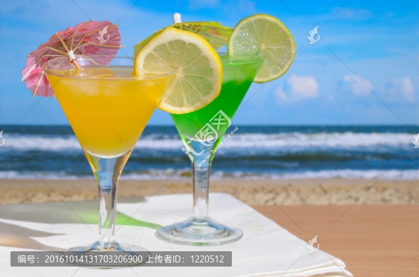 海灘上的Mojito和得其利雞尾酒
