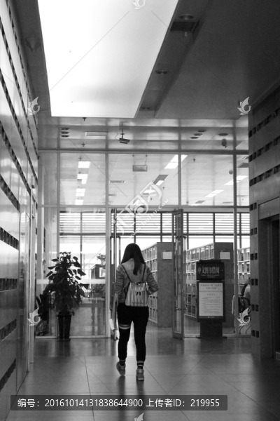 大廳女孩