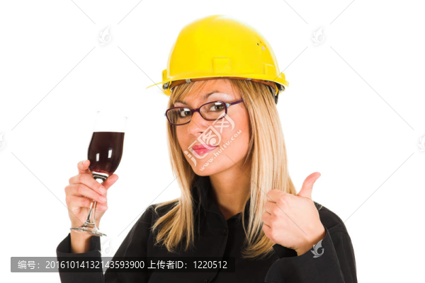一杯酒的商人