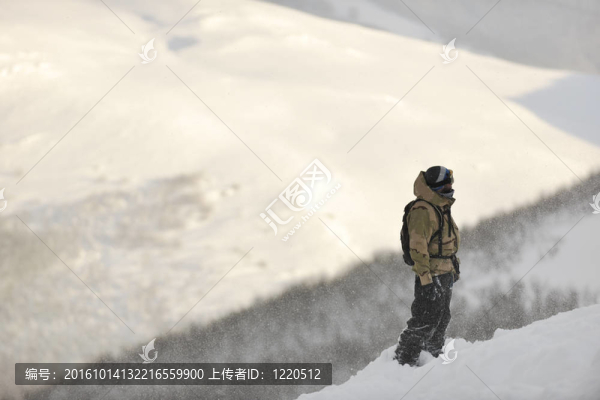 快樂的滑雪者的肖像