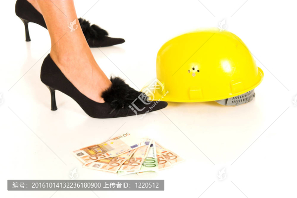 女人？用現(xiàn)金和頭盔的腿