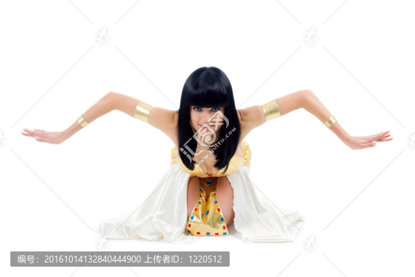 埃及風(fēng)格肚皮舞的女人在黃。