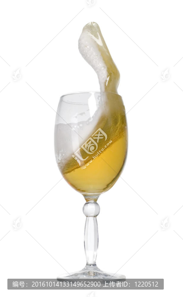 一杯金冷啤酒