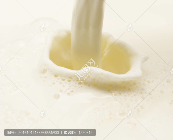 牛奶濺