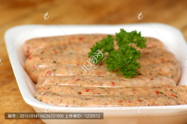 原家在泡沫板制成的香腸