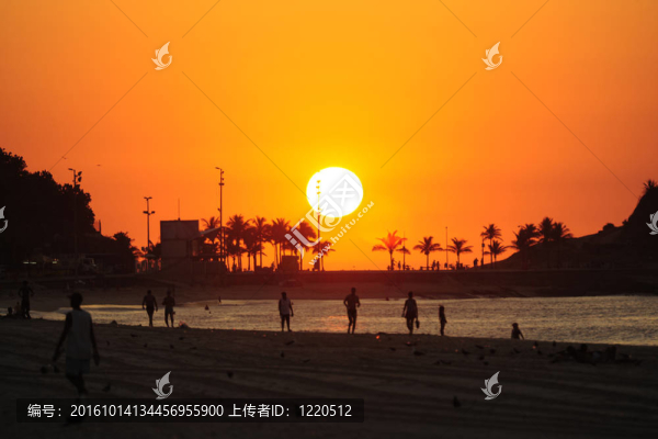 里約熱內(nèi)盧的日出；伊帕內(nèi)馬海灘，Arpoador