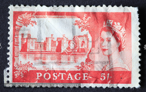 英國：一個大約1967歲的英國五先令郵票卡那封城堡和Queen,Elizabeth,II的畫像；大約