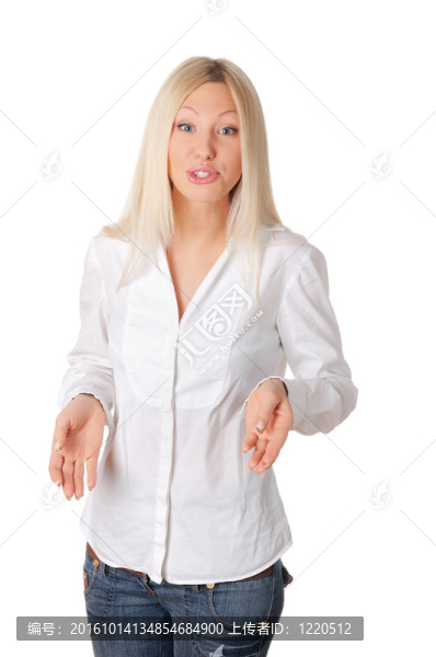 年輕迷人的金發(fā)女郎