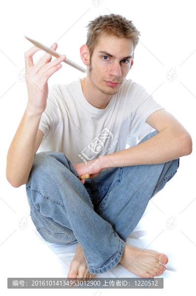 年輕的鼓手紡紗他的手杖