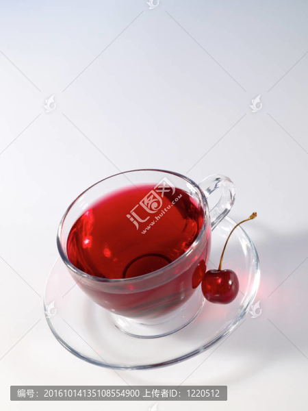 在成熟的櫻桃杯芙蓉茶