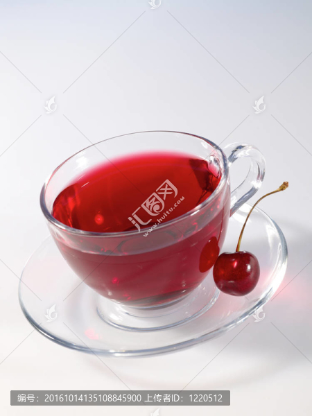 在成熟的櫻桃杯芙蓉茶