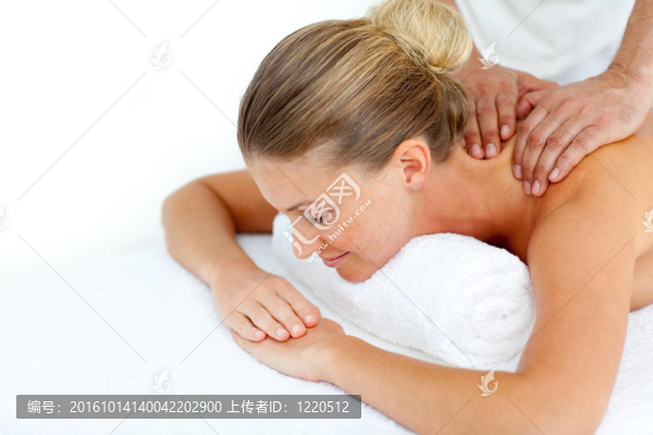 有吸引力的女人做水療