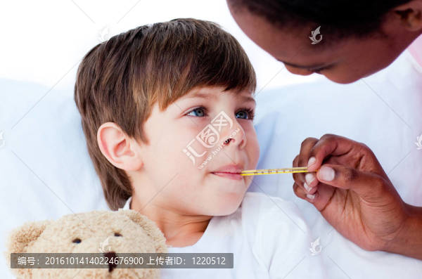 憂郁的護(hù)士以孩子的溫度